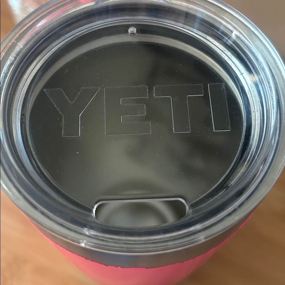 YETI Pink Travel Mug with Transparent Lid 20 ounces - Picture 3 of 6